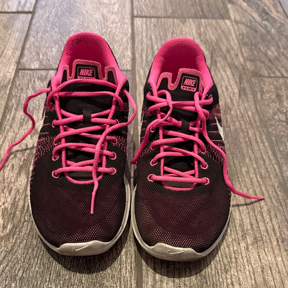 Nike Women's Black and Pink Running Shoes
